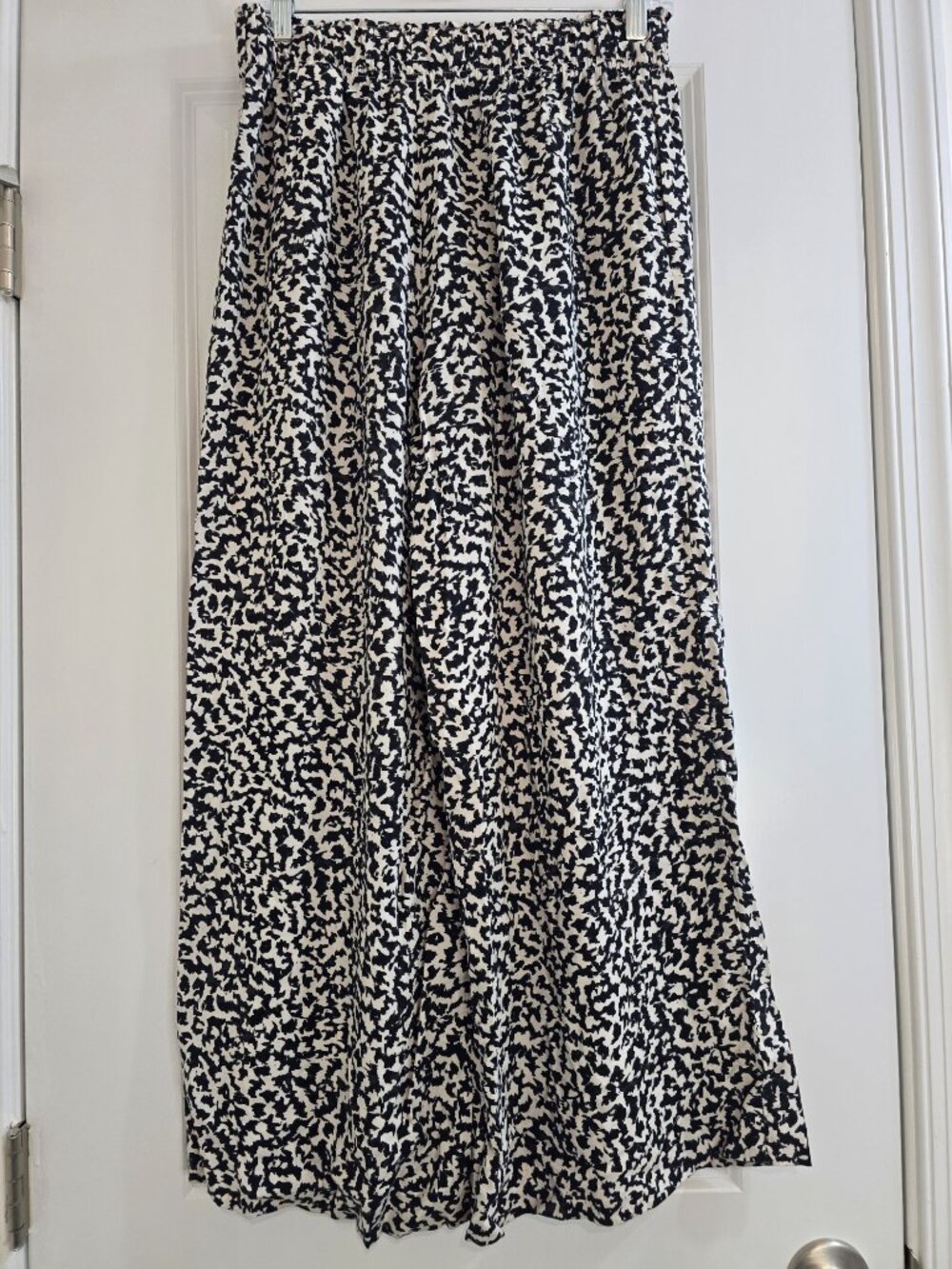 H&M Cropped Pull-on Pants - Cream/Black Patterned - Picture 6 of 8